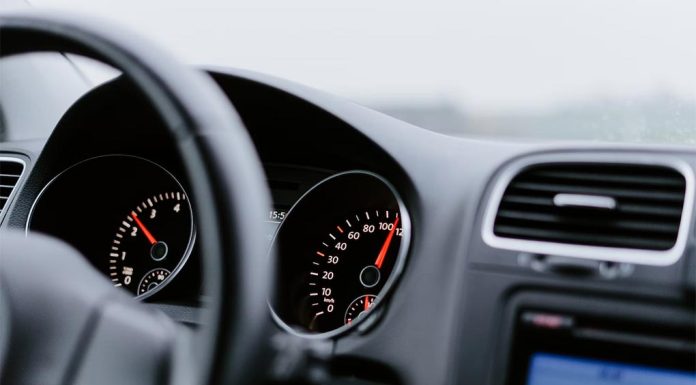 크로이던 파크에서 자동차 경주한 10대 Julian Hochgesang-Unsplash