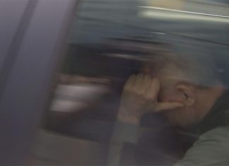 NSW 경찰, 워렌 맥코리스턴 1980년대 10대 소녀 납치 혐의로 기소 McCorriston will face Newcastle Local Court on March 13 as investigations continue. (9News)