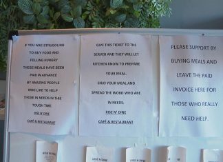 시드니 한 카페와 고객들, 무료 식사 제공 선행 The pay-it-forward initiative has already seen 50 meals purchased for donation in the six months since the cafe opened. (Nine)