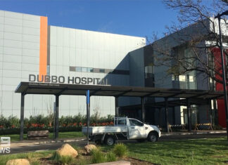 NSW 더보 병원, 원주민 남성을 사망 전까지 검사하지 않아 Ricky Hampson Jr went to Dubbo hospital on August 14, 2021. (9News)