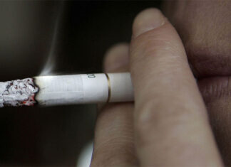 한 갑에 40달러, 호주 흡연자 250만에 달해 Tobacco smoking is one of the largest causes of preventable illness and death in Australia. (AP Kirsty Wigglesworth)
