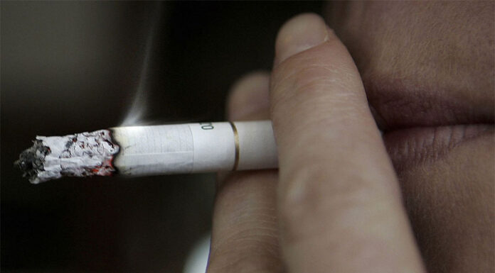 한 갑에 40달러, 호주 흡연자 250만에 달해 Tobacco smoking is one of the largest causes of preventable illness and death in Australia. (AP Kirsty Wigglesworth)