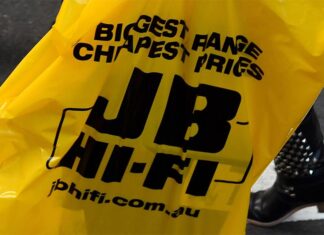 JB Hi-Fi 이익, 거의 20% 가량 감소 While profits and revenue fell, the retailer's share price jumped early on Monday.