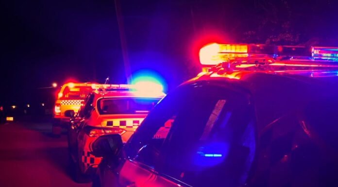 NSW 남성, 차로 곡예를 하다가 2명을 치어 숨지게 해 A 22-year-old man has been charged after allegedly hitting two people with his car after losing control while doing burnouts