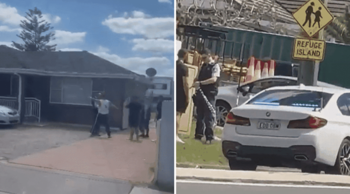 시드니 서부 자택에서 흉기로 찔린 남성, 병원에서 사망 Man dies in hospital after alleged stabbing in Sydney's west. (Nine)