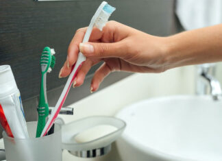 호주 수백 개의 수입 품목에 대한 관세 인하 'Nuisance tariffs' on items such as toothbrushes, tampons and tools will be removed later this year. (Getty ImagesiStockphoto)
