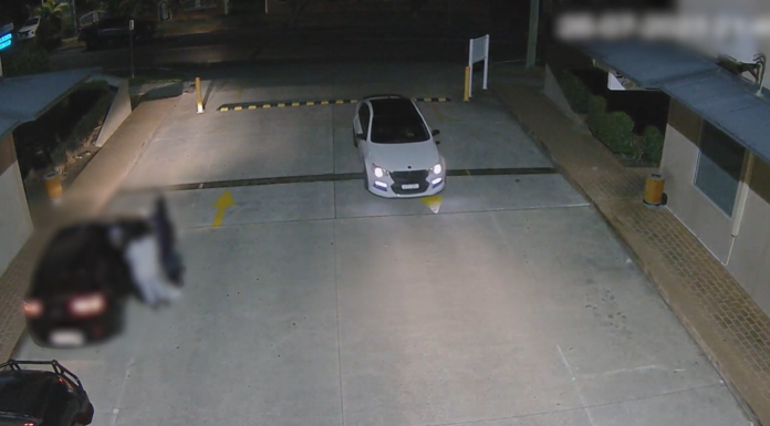 시드니 페렌츠 데이비드 스템러의 사망 사건 관련 CCTV 공개 Police have released CCTV footage of a Lexus, believed to be stolen, linked to the shooting. (NSW Police)