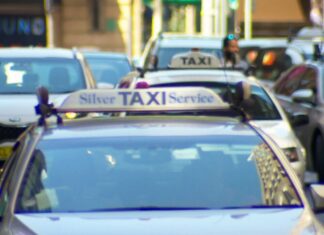 NSW 불량 택시 운전사, 블랙리스트 등재 가능성 Taxi drivers are having to work hard to make ends meet(9NEWS)