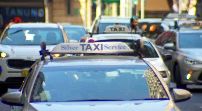 NSW 불량 택시 운전사, 블랙리스트 등재 가능성 Taxi drivers are having to work hard to make ends meet(9NEWS)