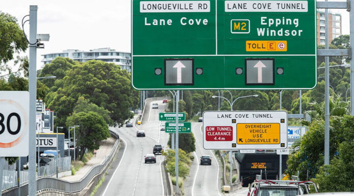 시드니 하버 브리지와 터널 : ‘제대로 작동하지 않는’ 통행료 시스템 개선 The NSW road toll system is unfair and inconsistent, a review has found. (Louie Douvis)