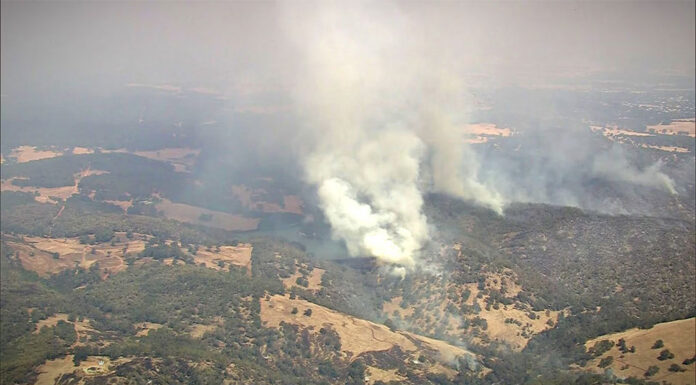 퍼스, 3100헥타르 이상 태운 산불 비상 The bushfire has been burning near Nanga Brook since Saturday.(ABC News)