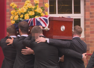 NSW 군사 훈련 사고로 사망한 잭 피츠기번을 추모하다 The funeral service for Jack Fitzgibbon was held at the New South Wales Hunter region today. (Nine)