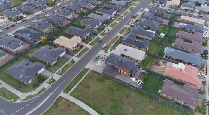 호주 전문가들, 매년 모기지 상환액을 수천 달러 절약할 수 있다고 주장 Almost a million households are yet to feel the full impact of the Reserve Bank's barrage of interest rate hikes. (Nine)