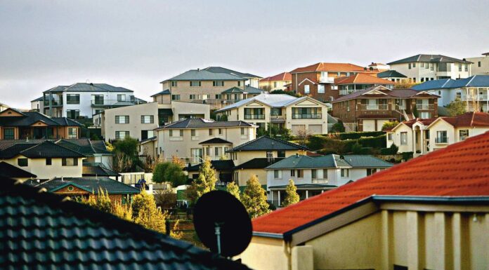 호주 전역에서 임대료가 치솟지만, 수도 캔버라에서는 그렇지 않은 이유 While rental prices are surging across much of the nation, they're far more stable in Canberra. (Chris LaneAFR)