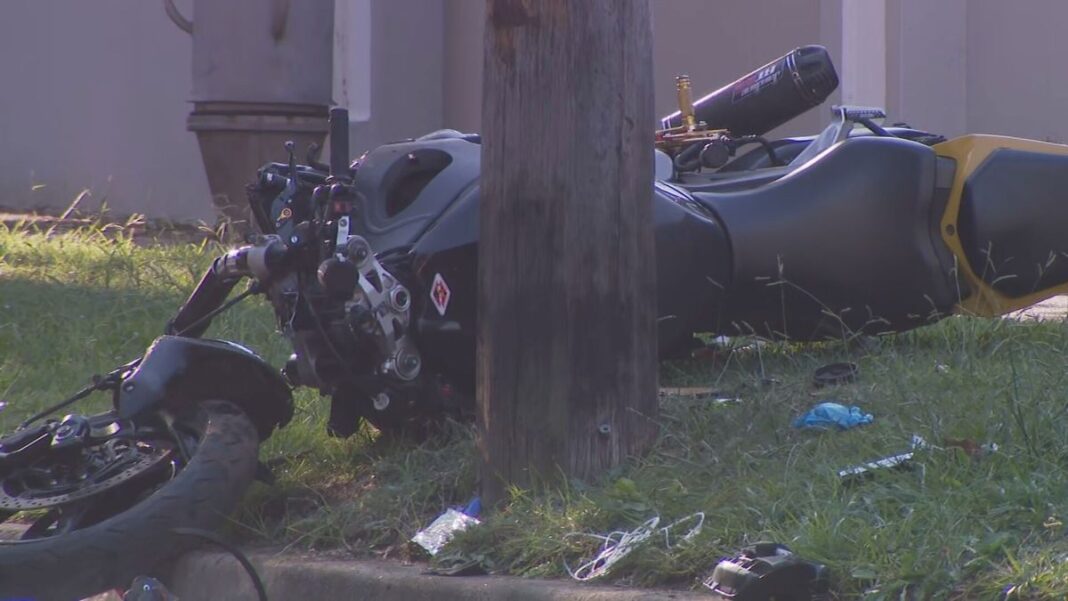 A motorcyclist has died in a crash following a police chase in Sydney's Inner West. ﻿ (Nine)