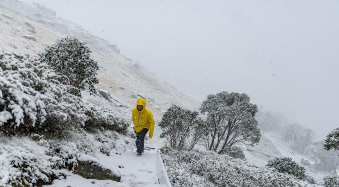 NSW, VIC 스키 리조트 2024 년 첫 눈 기록 A cold front has seen snowfall at ski resorts across NSW and Victoria. Picture Supplied