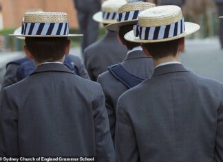 NSW 부촌 동부 공립학교가 더 받는 공교육 펀딩 Students at an elite private school are reportedly planning to celebrate the end of school by spitting on homeless men and defecating on public transport