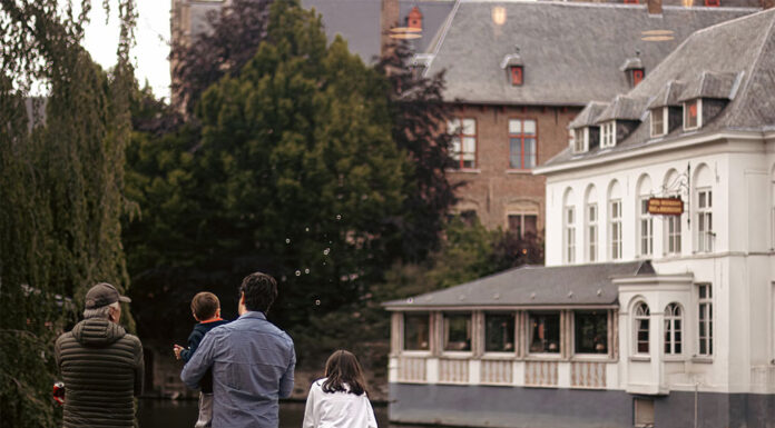 호주 손자 보육의 기둥 조부모 부대 Tejas Kotha_Unsplash