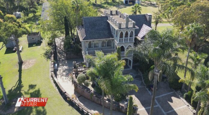‘이것은 내 삶의 전부’: 신공항 개발이 시드니 남성 집 위협 Callegari built a medieval style castle by hand on a grass paddock he purchased in Kemps Creek in 1975. (Nine)