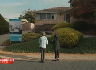 판사, 캔버라 90대 남성 아내 안락사 주장 기각 Donald told healthcare workers the couple, who were teenage sweethearts, had lived too long. (Nine)