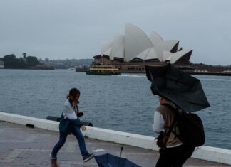 시드니 인구, NSW 대규모 이탈 The harbour city isn’t as appealing as it used to be. Picture Max Mason-HubersNCA NewsWire