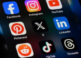 NSW 주총리, 소셜미디어 연령 제한 상향 조정 지지 Children aged under 16 in NSW could be barred from accessing social media. (Getty)