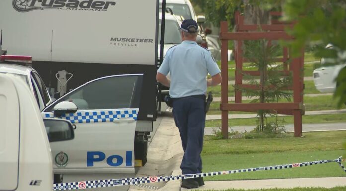 17세 언니 10세 여동생 살해, NSW에서 체포되다 A crime scene was established and local detectives spent the night investigating. (Nine)