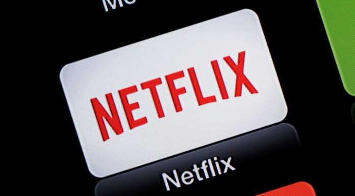 넷플릭스, 호주 구독자 대상으로 조용히 가격 인상 Netflix is increasing its prices for Australian subscribers. (AP PhotoDan Goodman)