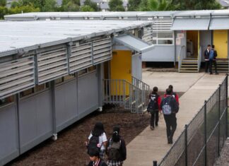 NSW 공립학교의 ’20년 된’ 임시 교실 교체 투쟁 There are more than 5000 demountable classrooms in NSW public schools. (Edwina Pickles) (Nine)