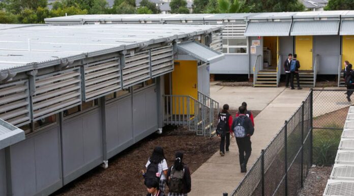 NSW 공립학교의 ’20년 된’ 임시 교실 교체 투쟁 There are more than 5000 demountable classrooms in NSW public schools. (Edwina Pickles) (Nine)