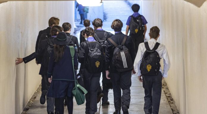 호주 교실에 돌아온 엄격한 학교 기강 It is hoped a national framework will help teachers and schools feel better equipped to manage disruptive behaviour at schools. Picture NCA NewsWire Sarah Marshall