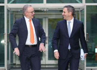 24-25 호주 연방예산안 93억달러 흑자재정 편성 Prime Minister Anthony Albanese and Treasurer Jim Chalmers in Canberra this morning.CREDITALEX ELLINGHAUSEN