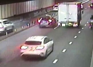 시드니 배달 자전거 운전자, 터널과 주요 고속도로 사용으로 교통정체 초래 The riders can put their own and other's lives at risk, and face hefty fines. (Transurban)