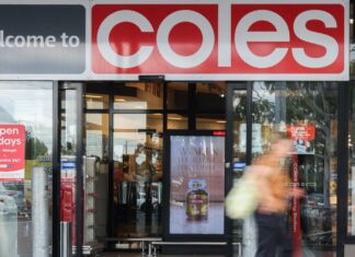 콜스 슈퍼마켓, 계란 판매 수량 제한 Coles has introduced a nationwide purchase limit on eggs as shortages linked to bird flu disrupts the supermarket giant's supply. (Getty)