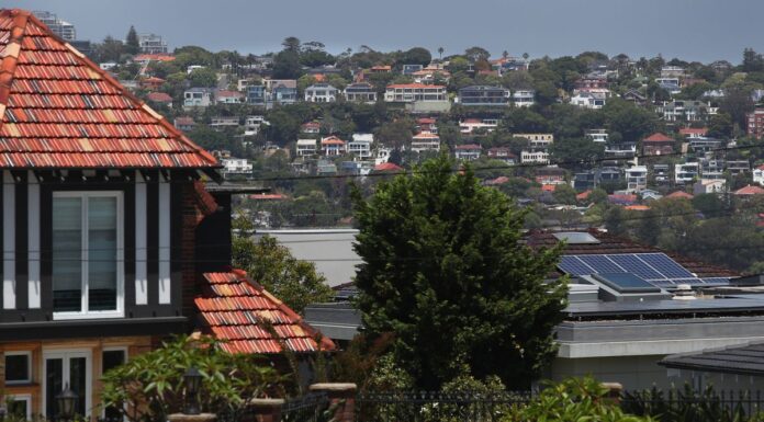 호주 연구 결과, 노년층은 더 작은 집으로 갈 생각이 없다 AMP experts are encouraging lawmakers to incentivise downsizing for empty-nesters. (Lisa Maree WilliamsGetty Images)