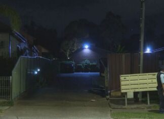 시드니 운전자, 가위에 찔려 중상입은 피해자 구해 NSW Police were called to the unit yesterday afternoon. (Nine)