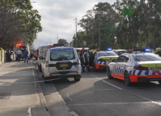 시드니 가정집에서 칼에 찔려 여성 사망, 남자 친구는 체포 A woman has died after a stabbing in Kingswood, a suburb of Penrith in Sydney's west. (9News)