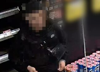 시드니 CBD 있는 울워스 매장에서 음식에 소변을 본 남성 Store cameras allegedly captured the man urinating on food items at the Woolworths store. Picture NewsWire Handout
