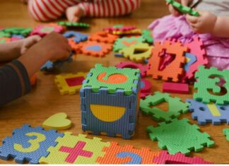 호주 보육사들, 자신의 휴대전화로 아이들의 사진 찍는 것 금지 Workers at some childcare centres are no longer allowed to take photos and videos of children on their own phones. (iStock)