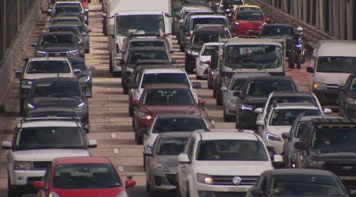 NSW 의회 조사, 시드니 로젤 인터체인지 프로젝트 제동 걸어 Drivers have been stuck in bottlenecks around the interchange, which was meant to cut down travel time. (9News)