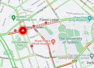 NSW 소방관 24명, 파라마타 로드에서 불길과 싸우다 The fire at a shop on Parramatta Rd disrupted traffic from 1pm. Picture Live Traffic NSW