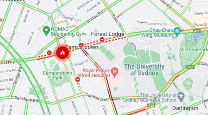 NSW 소방관 24명, 파라마타 로드에서 불길과 싸우다 The fire at a shop on Parramatta Rd disrupted traffic from 1pm. Picture Live Traffic NSW