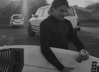 NSW 상어 공격 생존자 카이 맥켄지의 과감한 게시물 Surfer Kai McKenzie was rushed to hospital after he was attacked by a shark while in the water off North Shore Beach near Port Macquarie in NSW. Picture Instagram