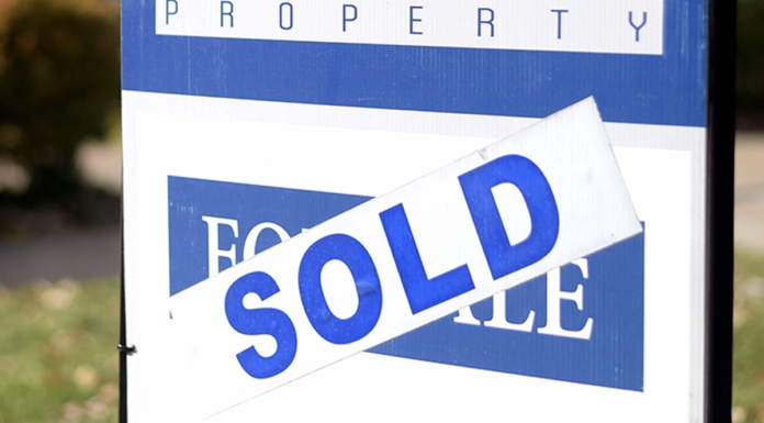 호주, 모기지 보유자들 주택 대출 기간과 수천 달러의 부채 추가 중 The average home loan in Australia is over $600,000. (AAP)