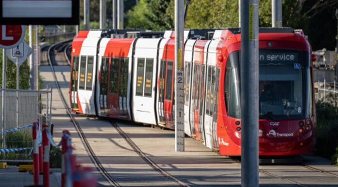 시드니 경전철 노동자 파업 예고 A strike will halt light rail services in Sydney today. (Wolter Peeters, The Sydney Morning Herald) (Nine)