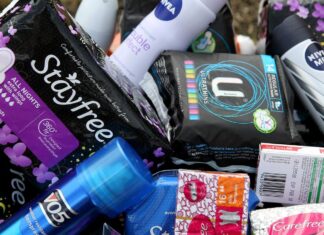 호주, 위생 빈곤 속 기본적인 필수품을 살 여유가 없다 Personal hygiene and cleaning products were out of reach for about four million Australians who have to make choices about whether they eat, heat or keep clean