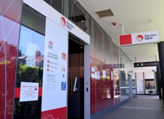 호주 최대 고용주 NSW, 정부일자리 대규모 감원 시작 Hundreds of staff are set to exit the enormous Service NSW. Picture NCA NewsWire Damian Shaw