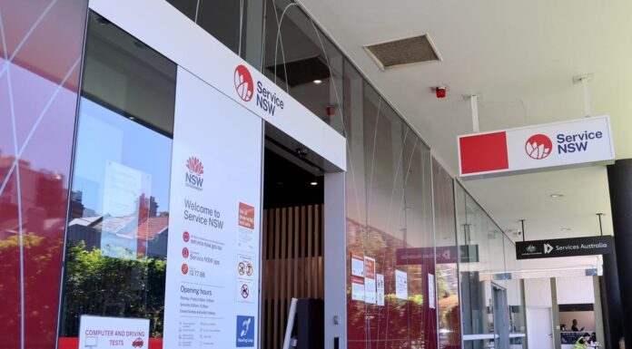 호주 최대 고용주 NSW, 정부일자리 대규모 감원 시작 Hundreds of staff are set to exit the enormous Service NSW. Picture NCA NewsWire Damian Shaw