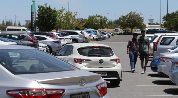 호주 경매에 나오는 압류 차량 증가, 생활비 압박 보여주다 Pickles reports ‘significant’ increase in repossessed cars hitting the auction. Picture Dean MartinNewswire