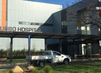 NSW 고속도로, 한남성 음주 운전으로 3중 추돌사고내 경찰에 기소 Both of the drivers were taken to Dubbo Base Hospital. (9News)
